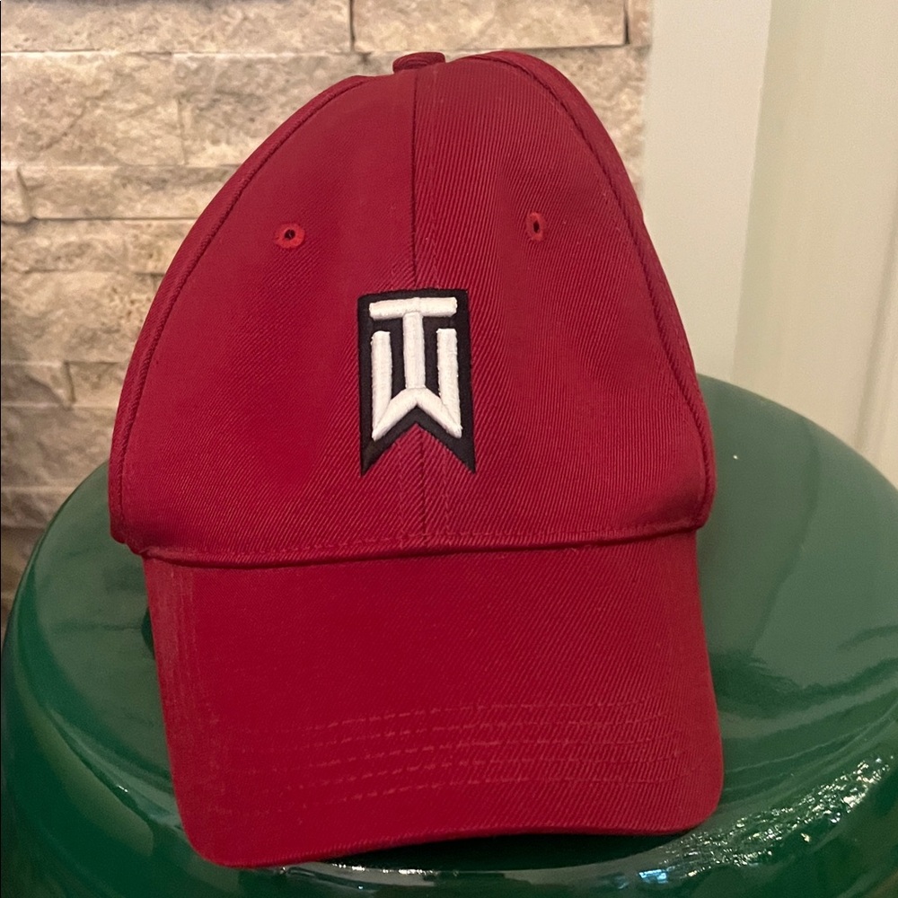 Nike Tiger Woods Logo Hat Maroon